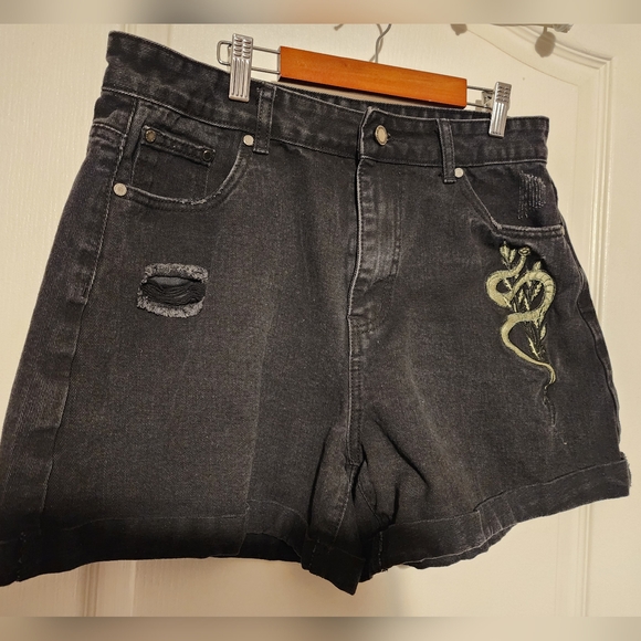 Disturbia Distressed High Rise Shorts W Snake And Mushroom Patches Waist Size 32 - Picture 1 of 6